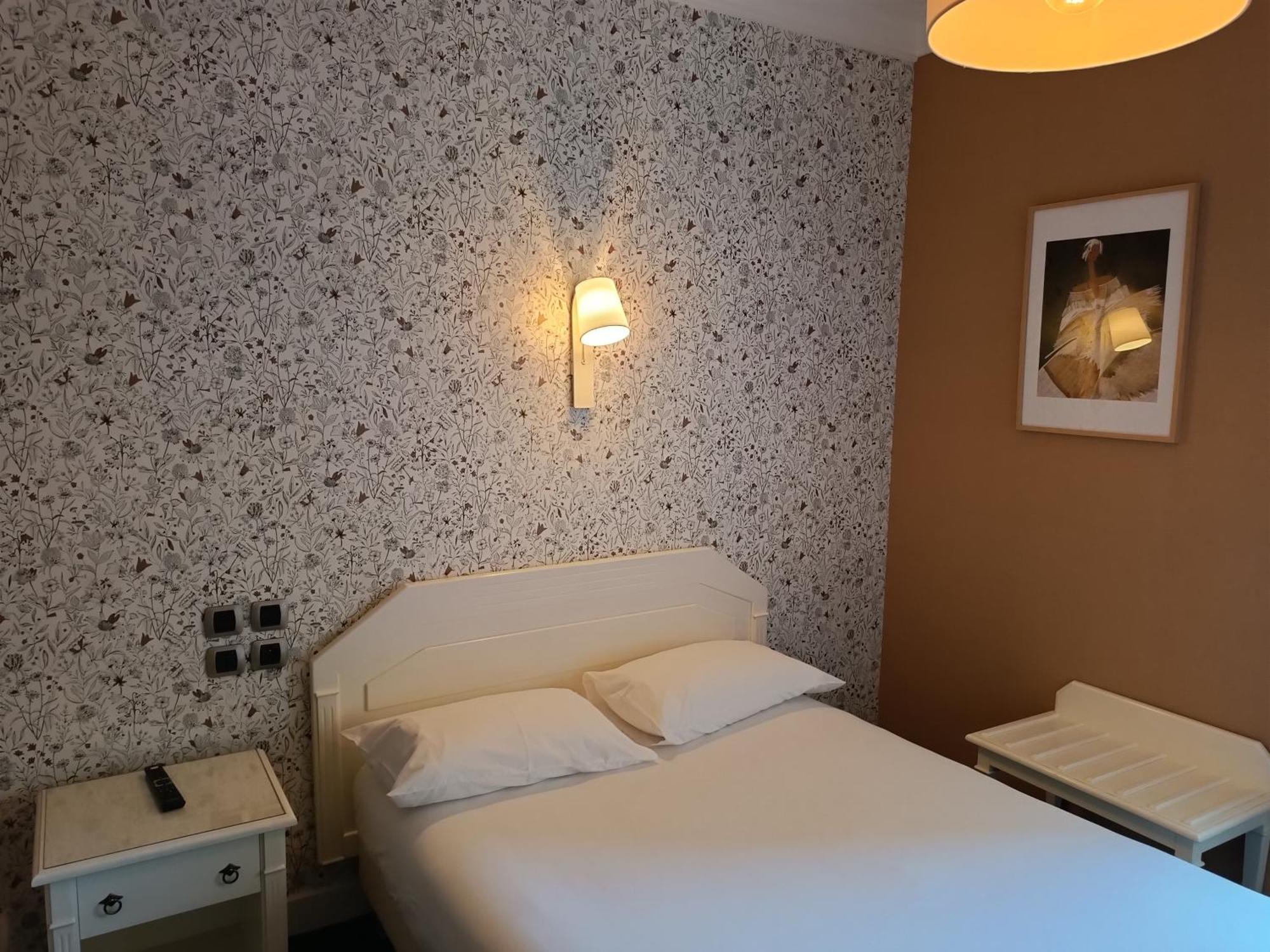 Contact Hotel Limoges - Hotel Des Deux Moulins エクステリア 写真