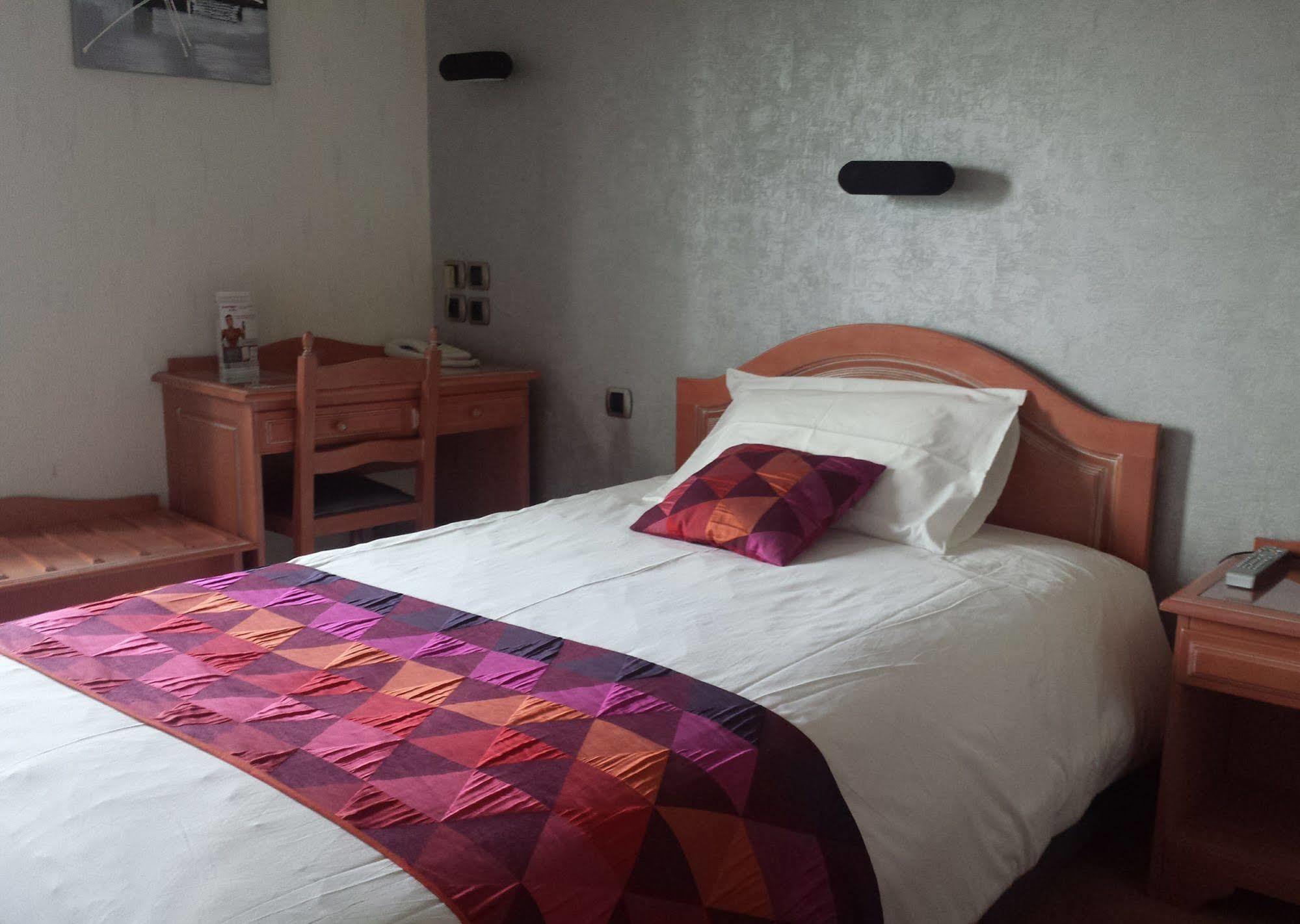 Contact Hotel Limoges - Hotel Des Deux Moulins エクステリア 写真